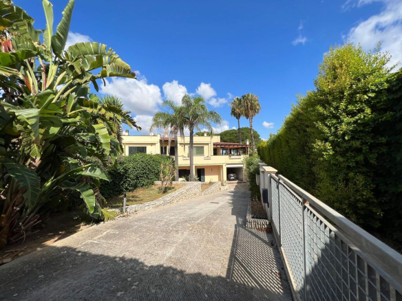 Detached villa Via degli Oleandri in Merine, Lecce