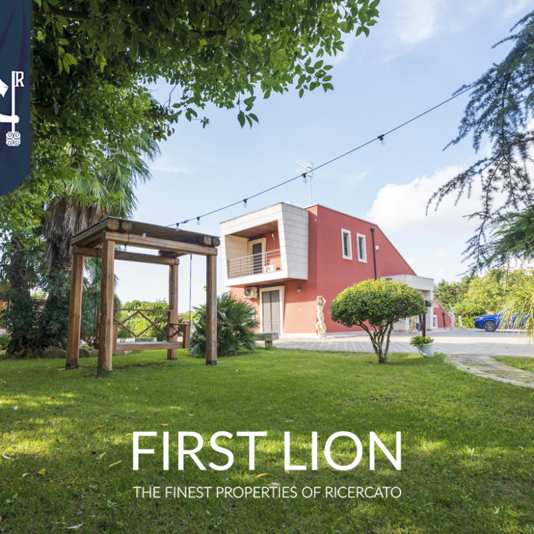 Villa con piscina Via Palmiro Togliatti, Aradeo