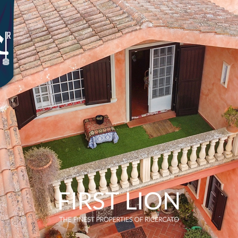 Prestigiosa Villa Indipendente Con Campo Da Tennis