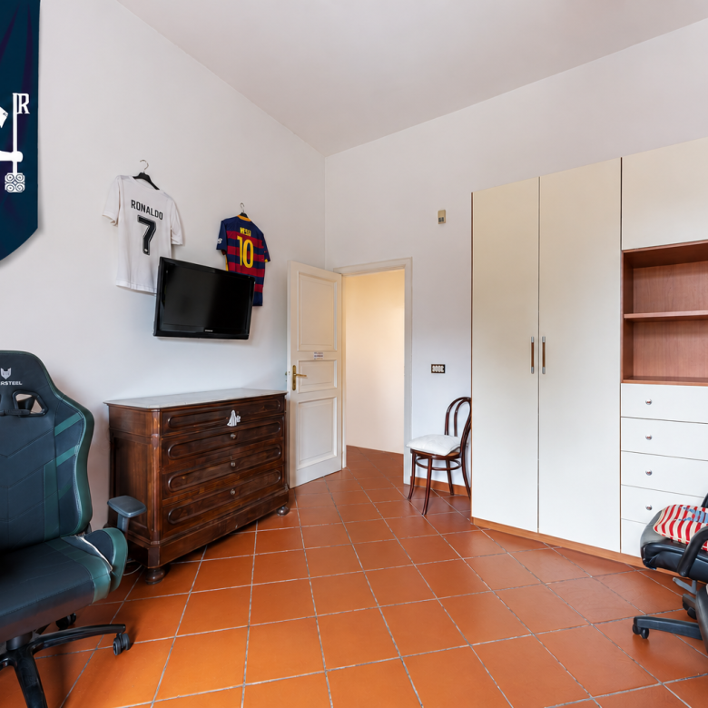 Prestigiosa Villa Indipendente Con Campo Da Tennis