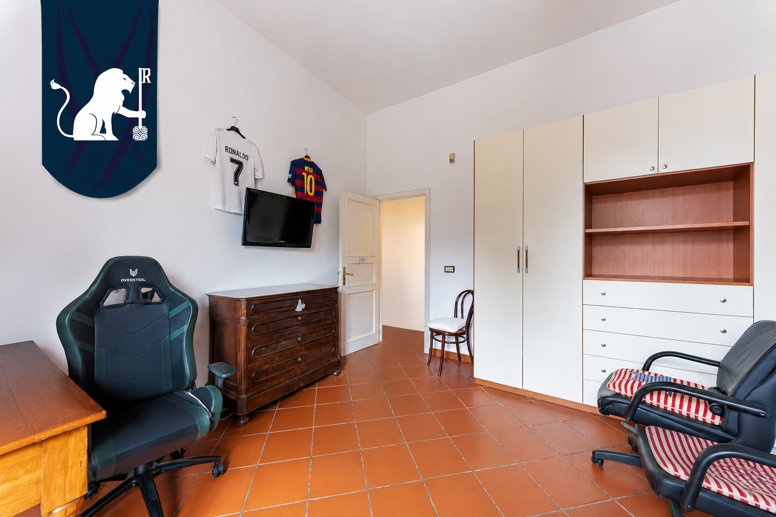 Prestigiosa Villa Indipendente Con Campo Da Tennis
