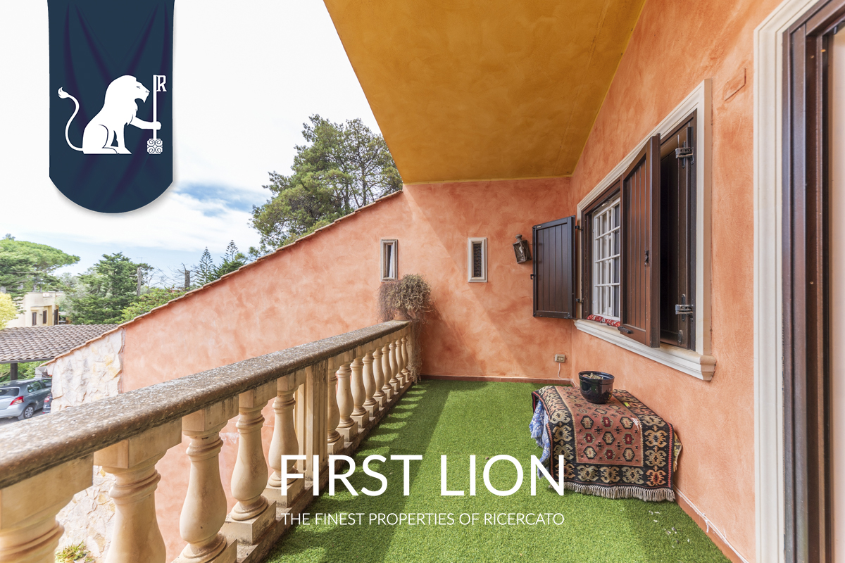 Prestigiosa Villa Indipendente Con Campo Da Tennis