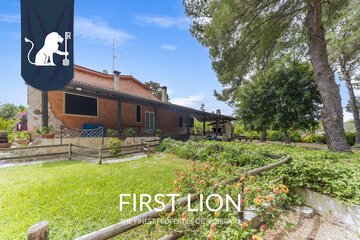 Prestigiosa Villa Indipendente Con Campo Da Tennis