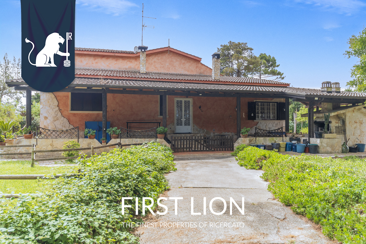 Prestigiosa Villa Indipendente Con Campo Da Tennis