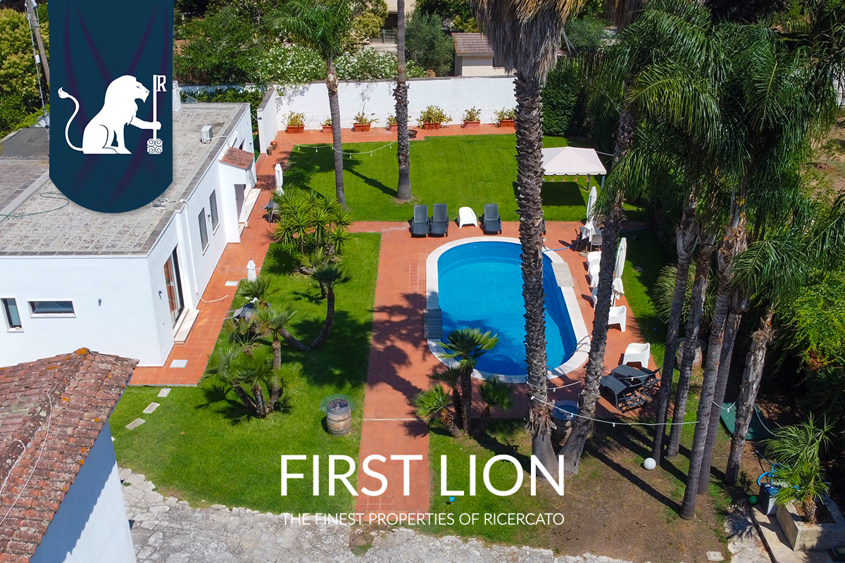 DCIM100MEDIADJI_0485.JPG Prestigiosa villa indipendente con piscina