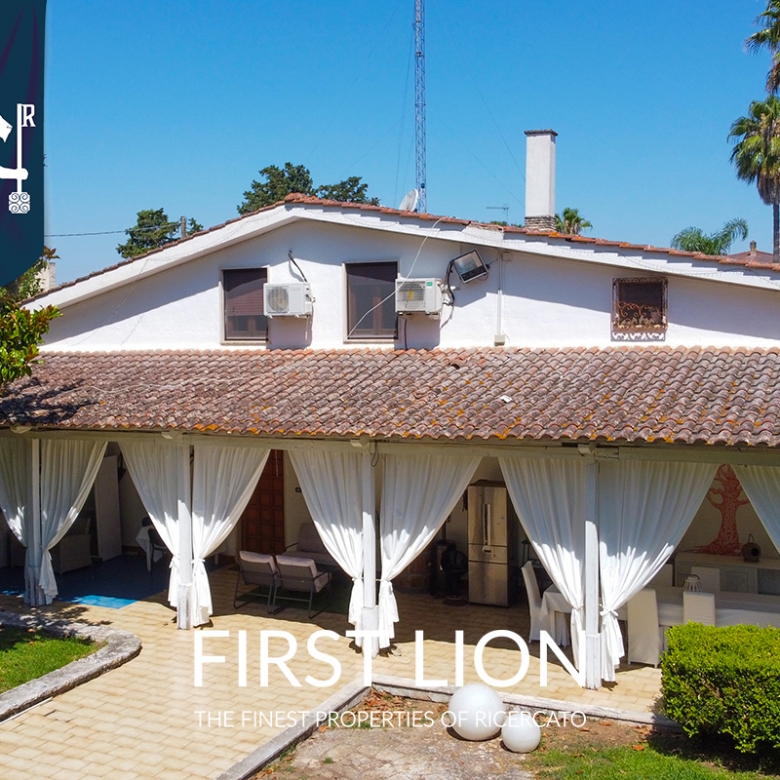 Prestigiosa villa indipendente con piscina