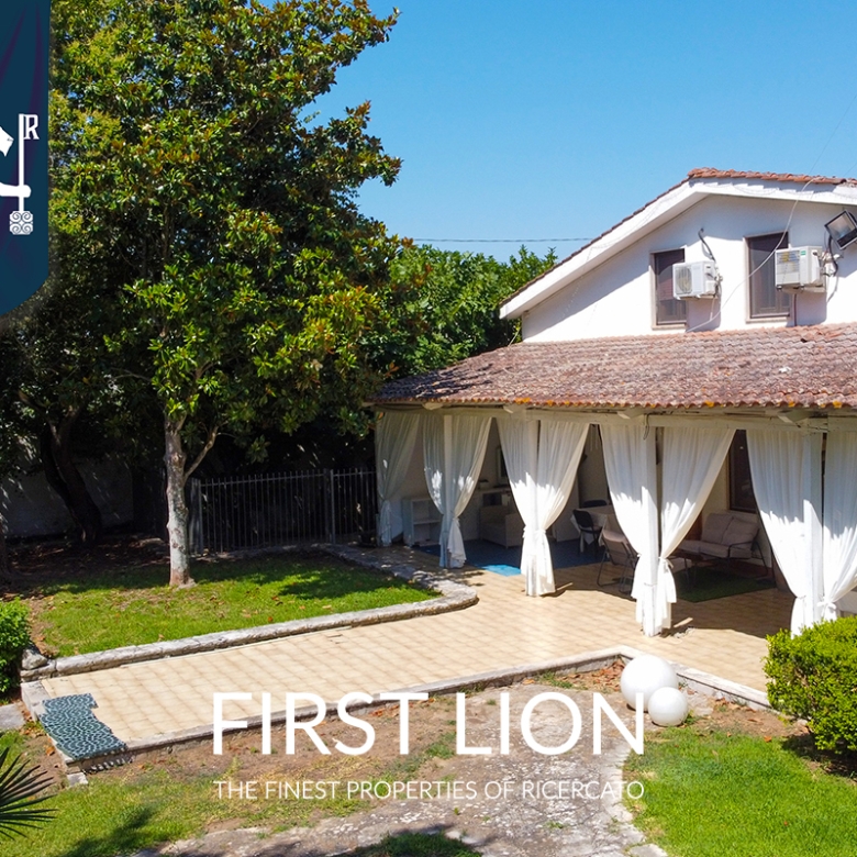 Prestigiosa villa indipendente con piscina