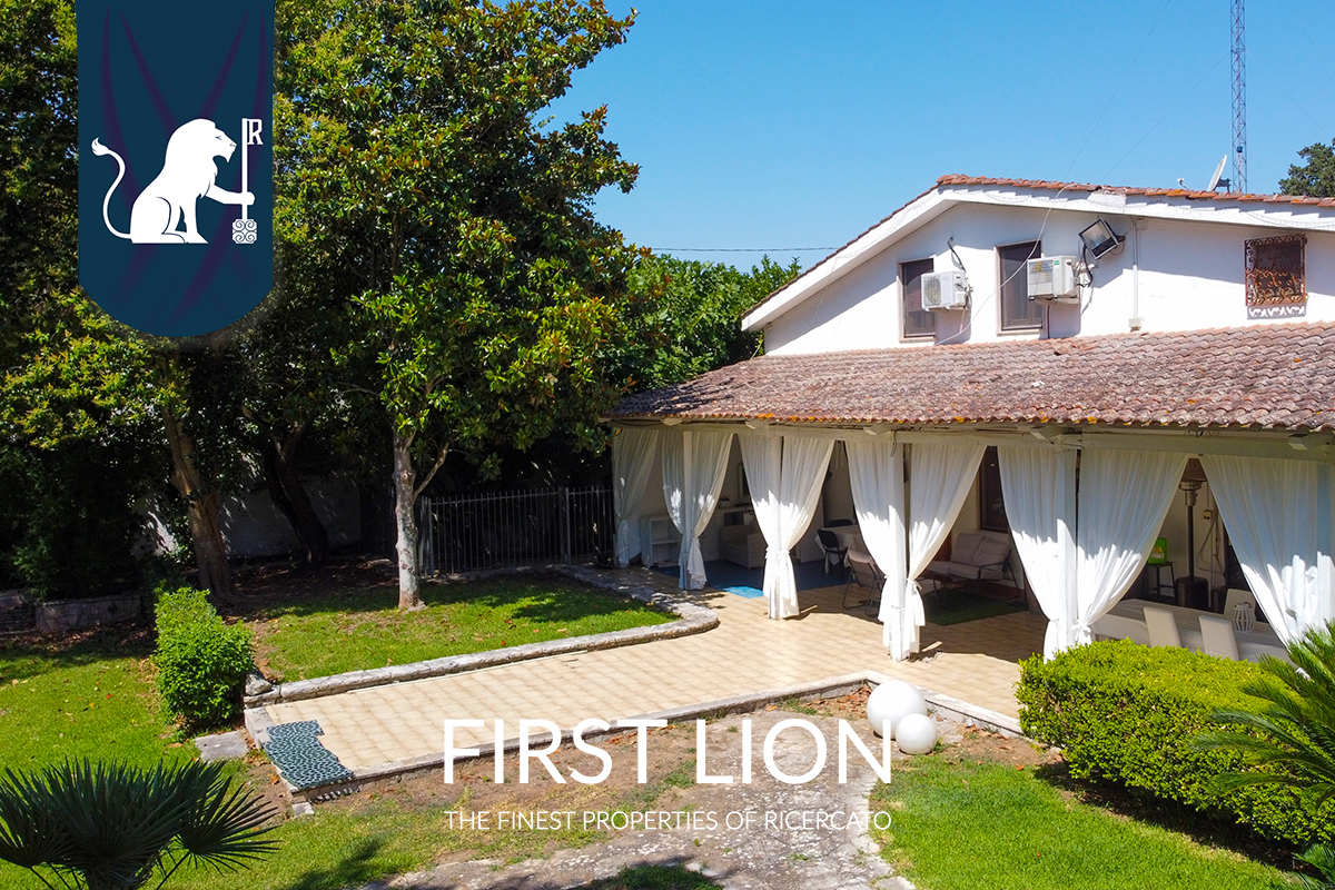 DCIM100MEDIADJI_0506.JPG Prestigiosa villa indipendente con piscina