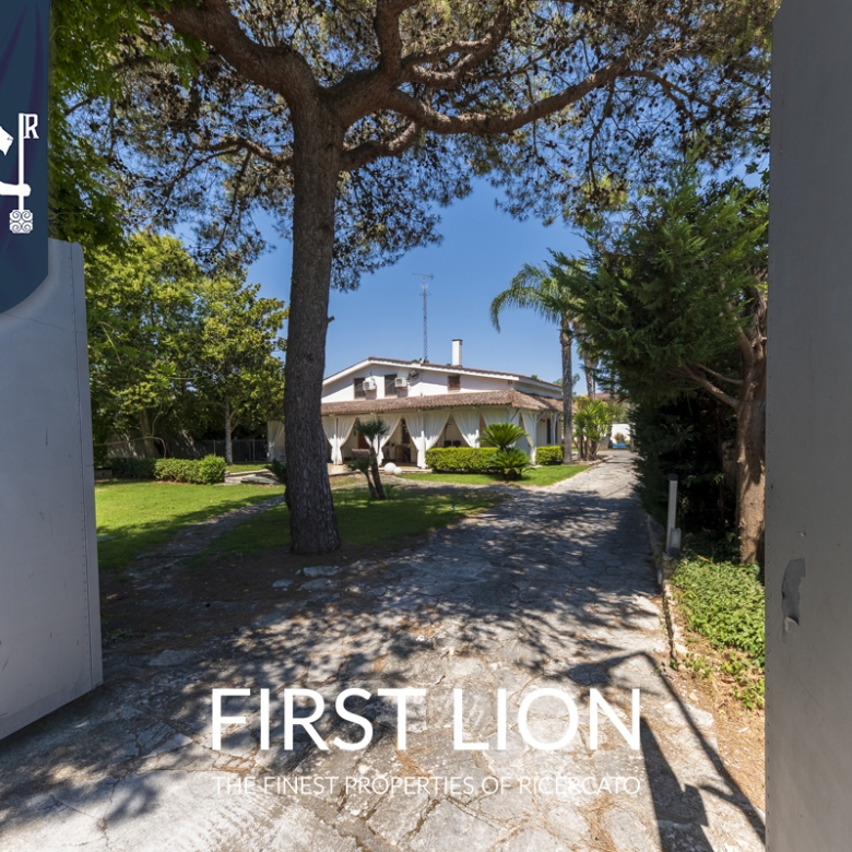 Prestigiosa villa indipendente con piscina