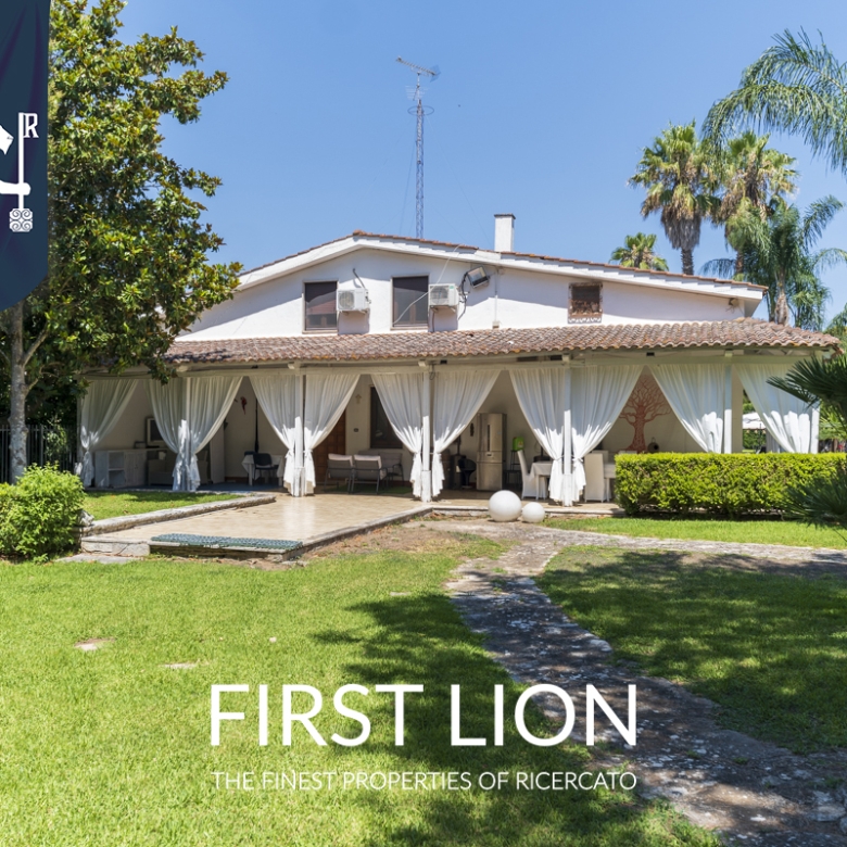 Prestigiosa villa indipendente con piscina