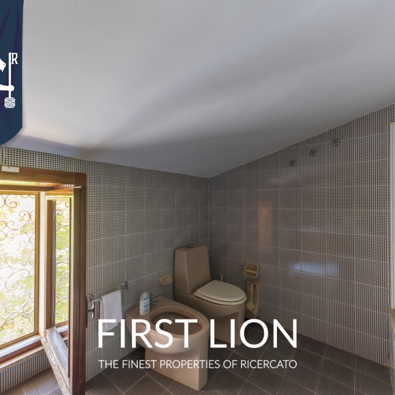 Prestigiosa villa indipendente con piscina