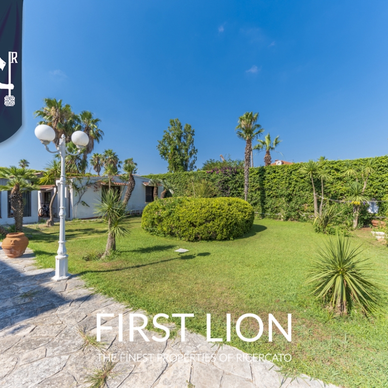 Villa con piscina Via Rapolla, Lecce
