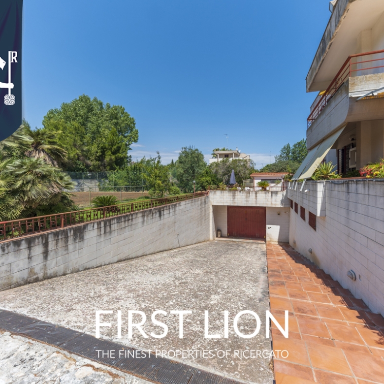 Villa con giardino in Via Potenza, Lecce