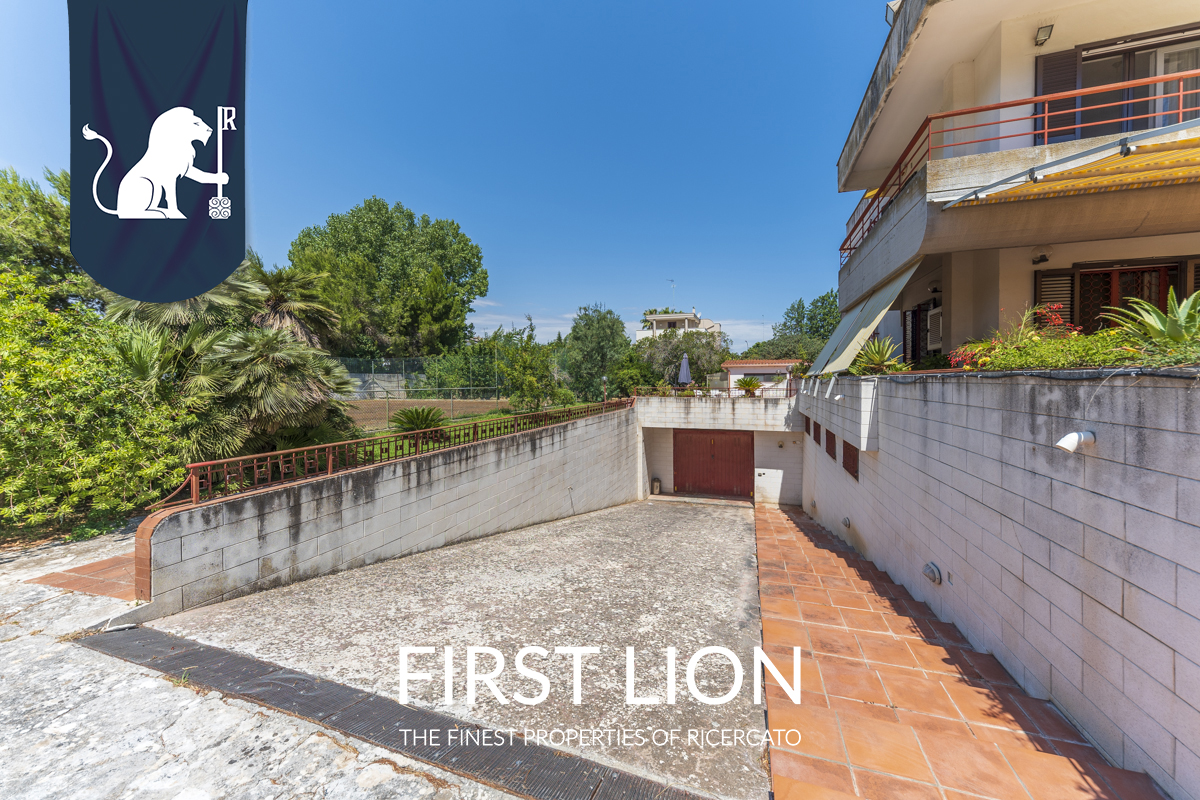 Villa con giardino in Via Potenza, Lecce