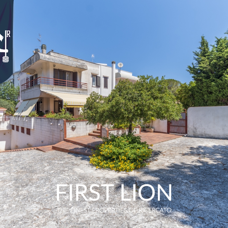 Villa con giardino in Via Potenza, Lecce