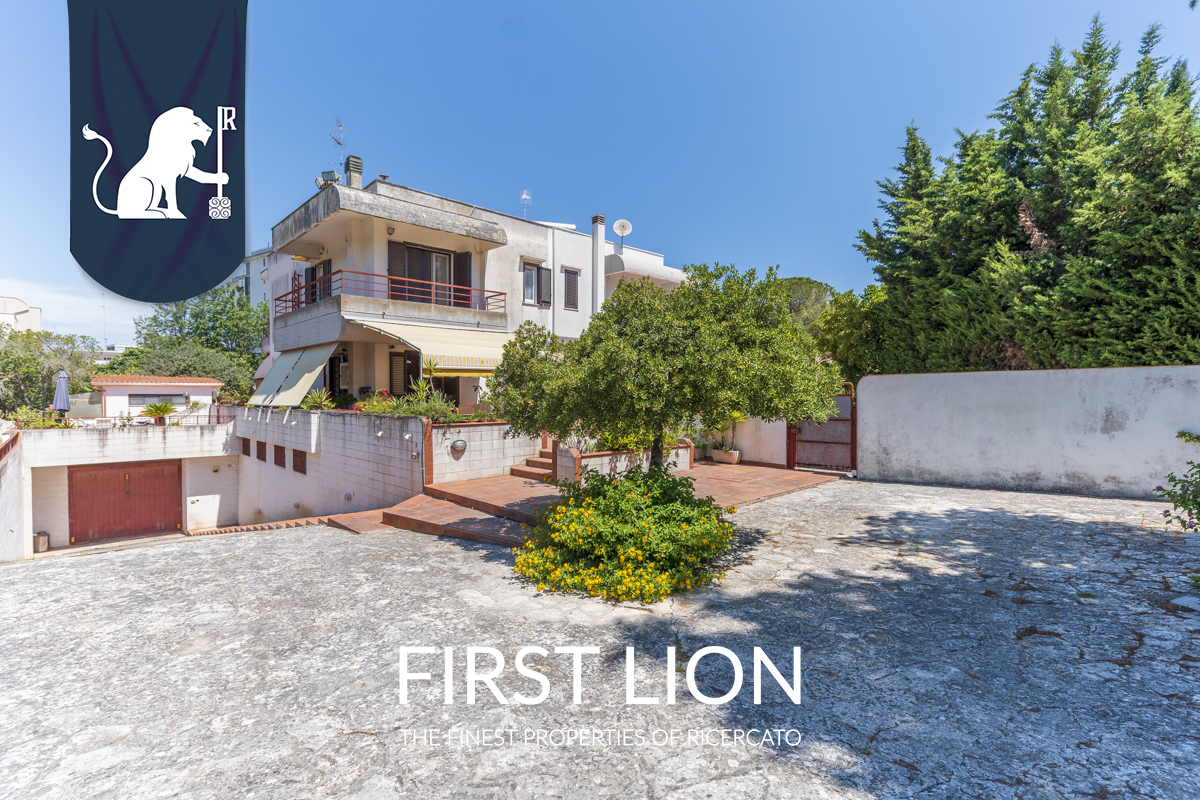 Villa con giardino in Via Potenza, Lecce
