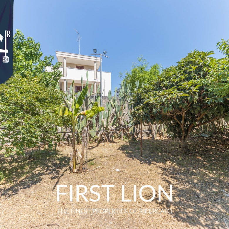 Villa con giardino in Via Potenza, Lecce