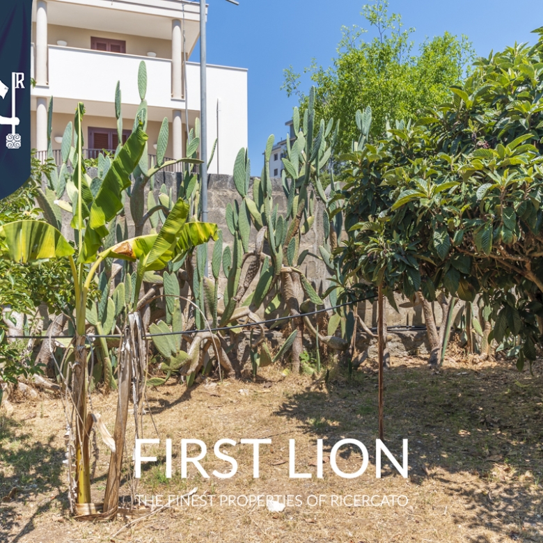 Villa con giardino in Via Potenza, Lecce
