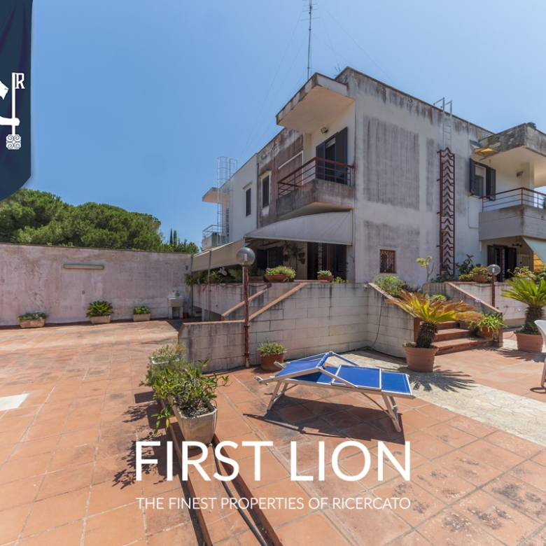 Villa con giardino in Via Potenza, Lecce