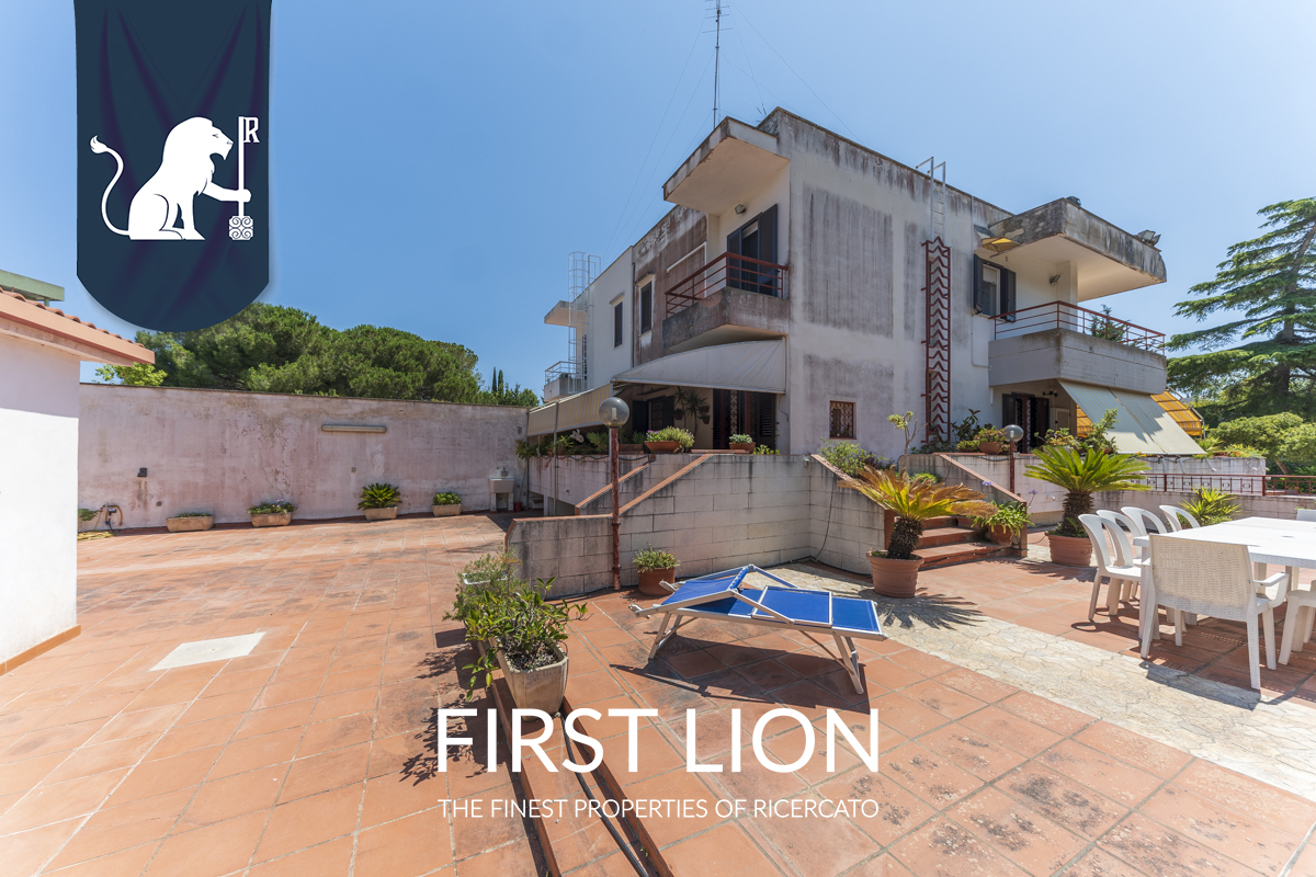 Villa con giardino in Via Potenza, Lecce