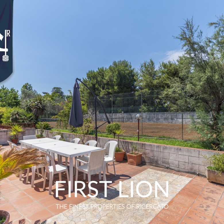 Villa con giardino in Via Potenza, Lecce