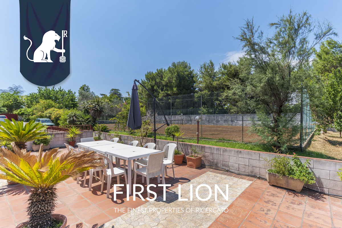 Villa con giardino in Via Potenza, Lecce