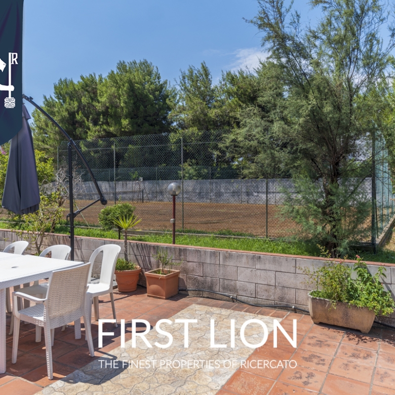 Villa con giardino in Via Potenza, Lecce