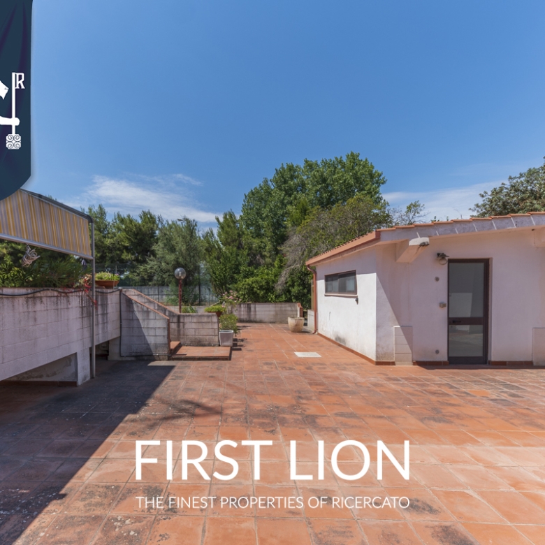 Villa con giardino in Via Potenza, Lecce
