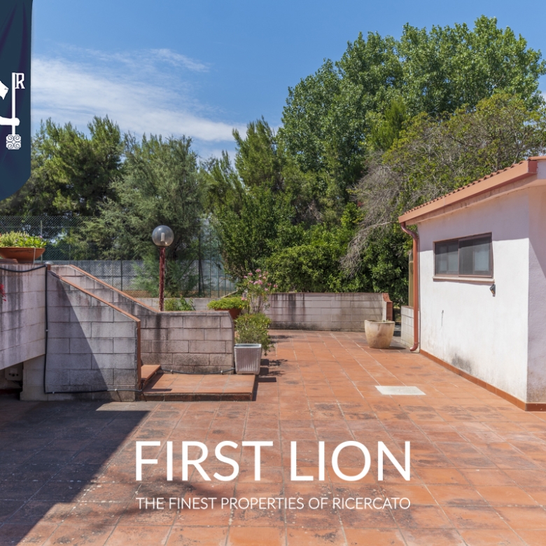 Villa con giardino in Via Potenza, Lecce