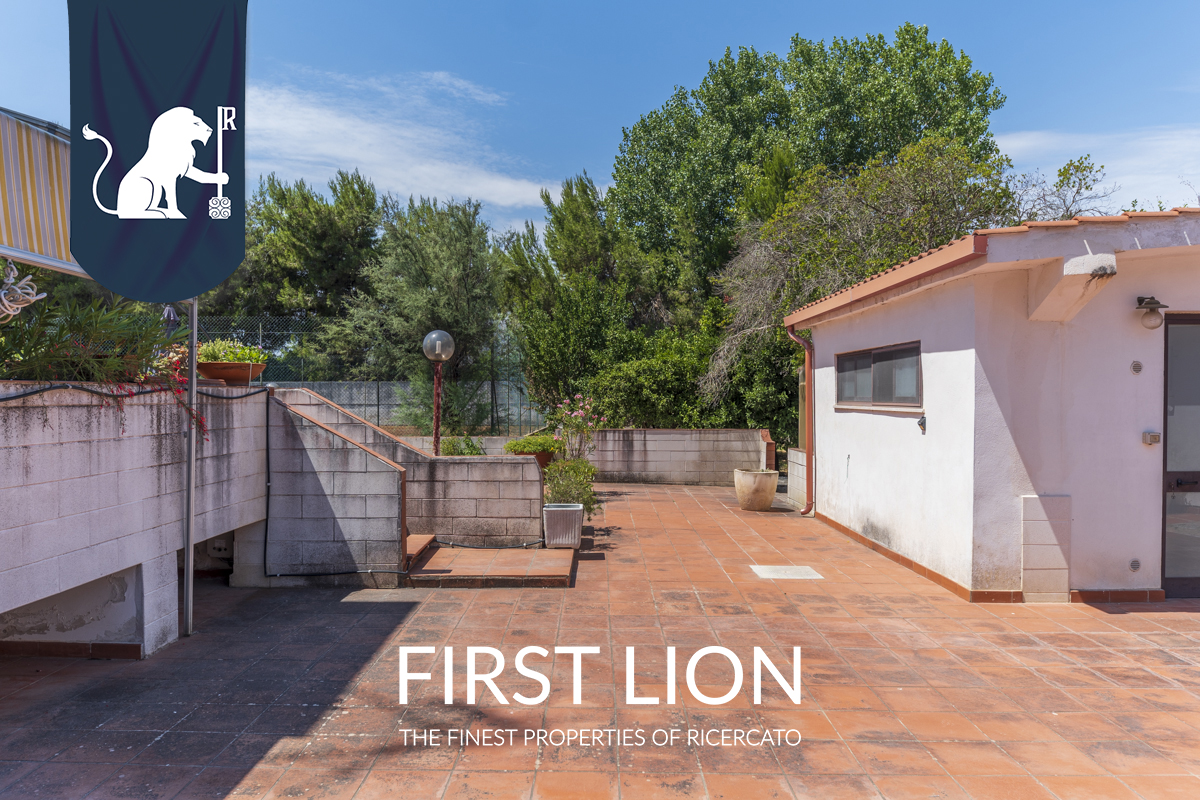 Villa con giardino in Via Potenza, Lecce