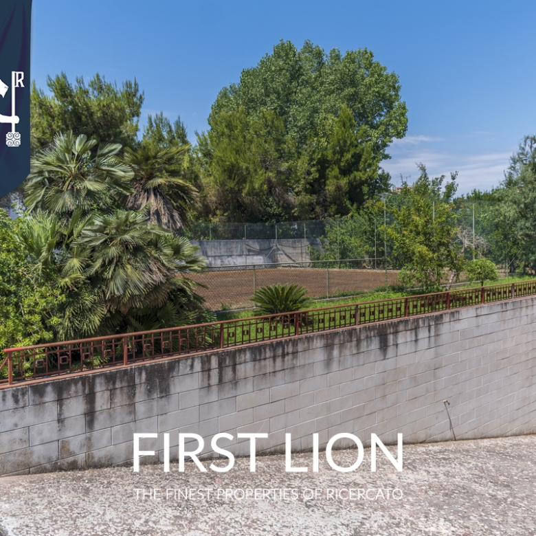 Villa con giardino in Via Potenza, Lecce