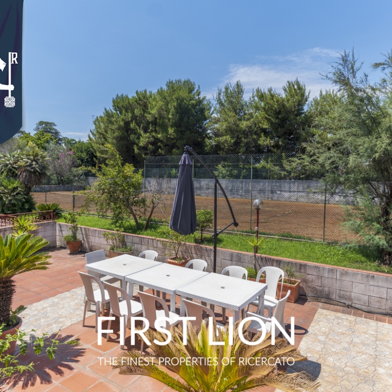 Villa con giardino in Via Potenza, Lecce