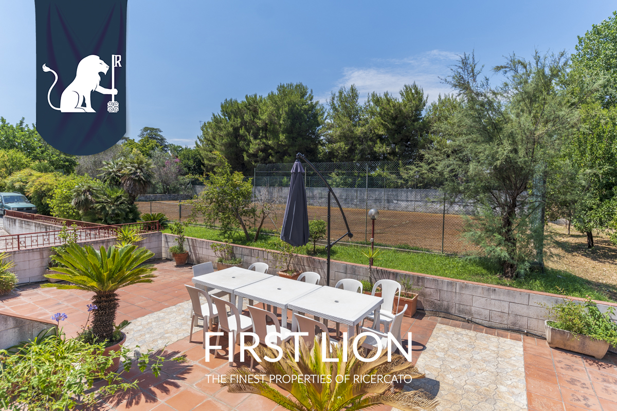 Villa con giardino in Via Potenza, Lecce