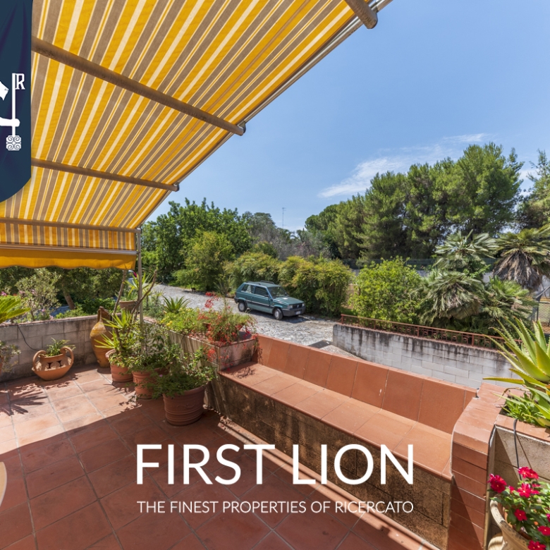 Villa con giardino in Via Potenza, Lecce