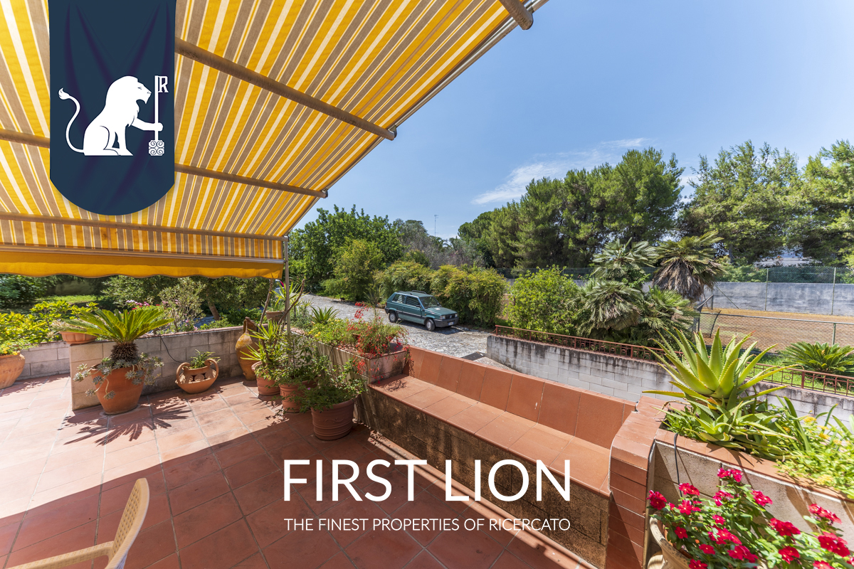 Villa con giardino in Via Potenza, Lecce