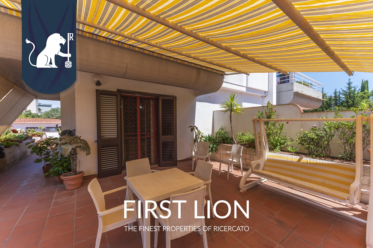 Villa con giardino in Via Potenza, Lecce